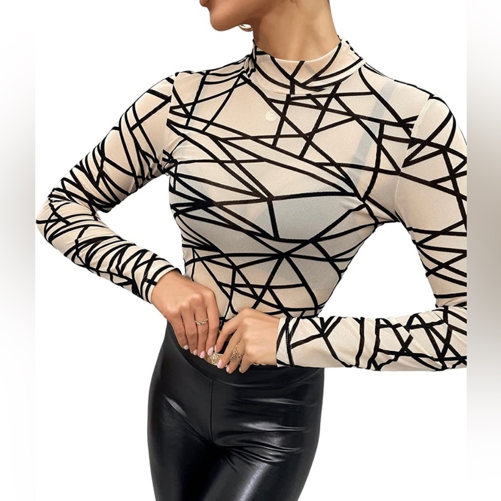 SweatyRocks Women's Mock-Neck Graphic Print Long Sleeve Blouse. Size M - Picture 3 of 7
